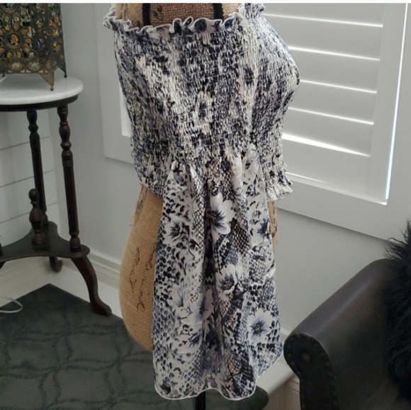 She + Sky Smocked Top - Picture 2 of 8